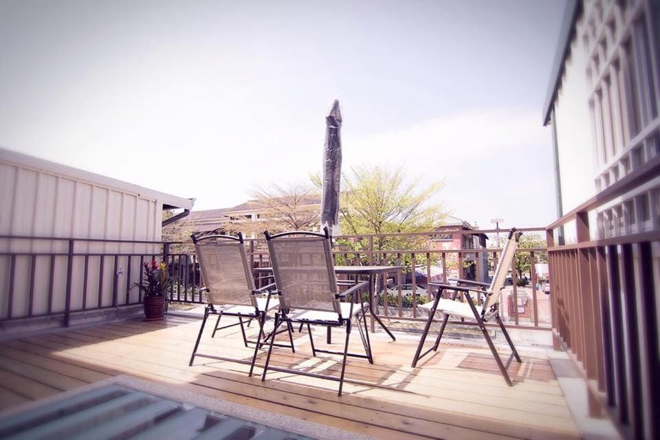 Property building, Balcony/Terrace, Seating area