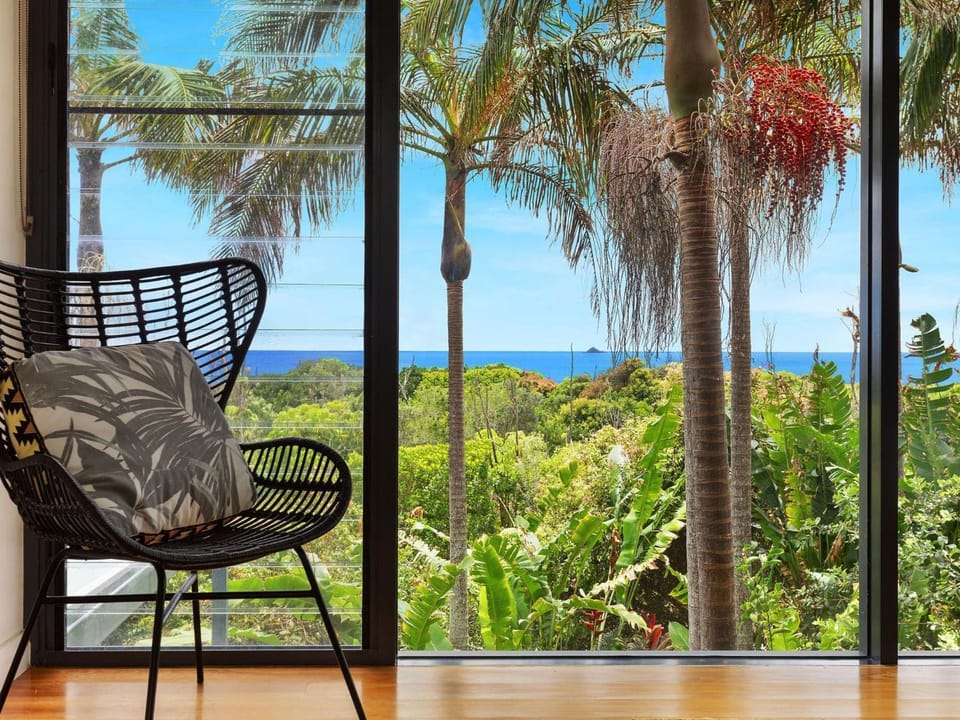 Kiah - nestled between Main & Belongil Beaches House in Byron Bay