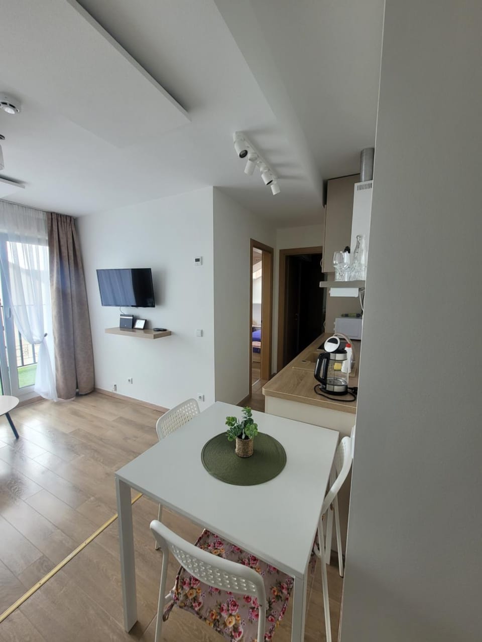 Kitchen or kitchenette, Living room, stove