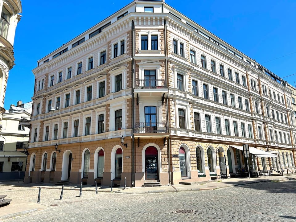 Property building, Day, Location