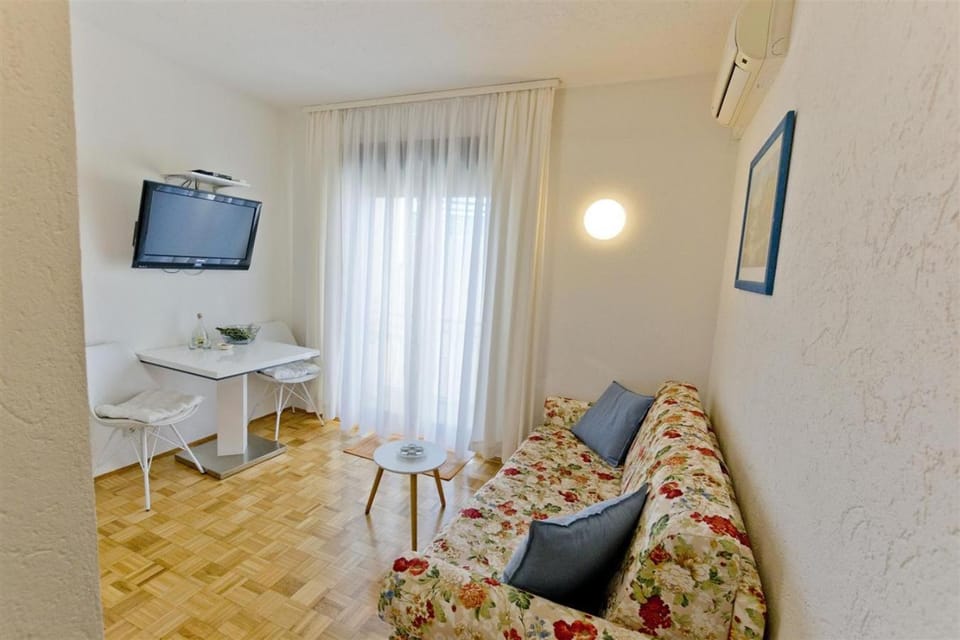 TV and multimedia, Living room, Photo of the whole room, Seating area