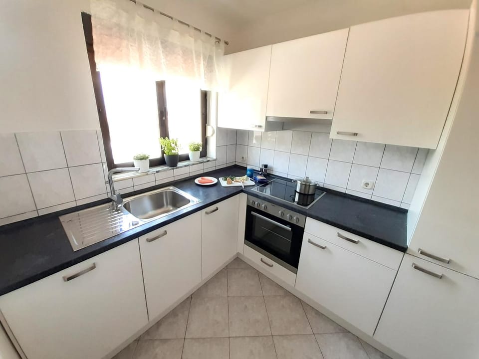 Kitchen or kitchenette, dishwasher, pet friendly, stove, toaster