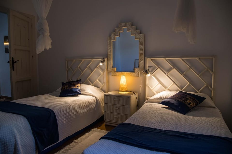 Property building, Bed, Bedroom