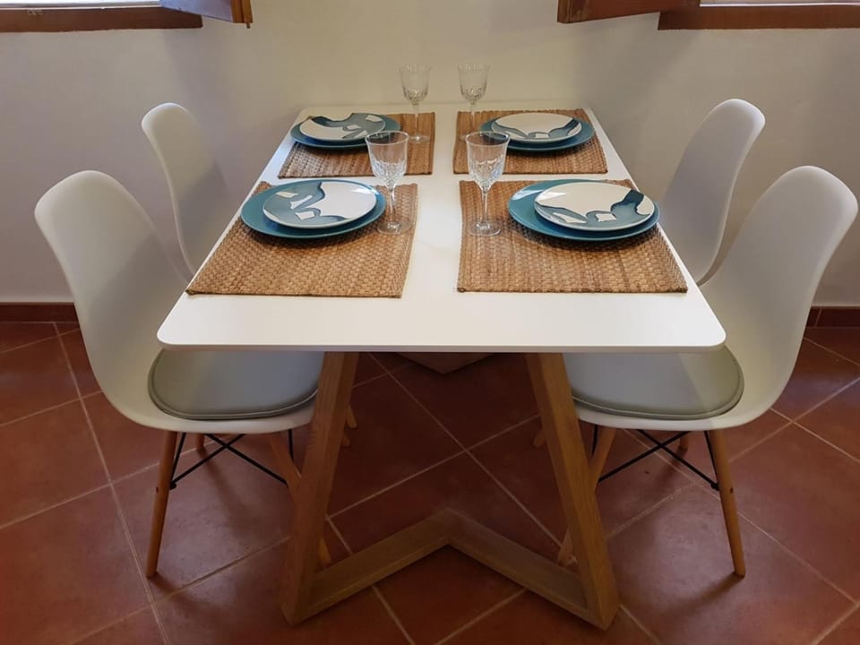 Day, Living room, Dining area, On site