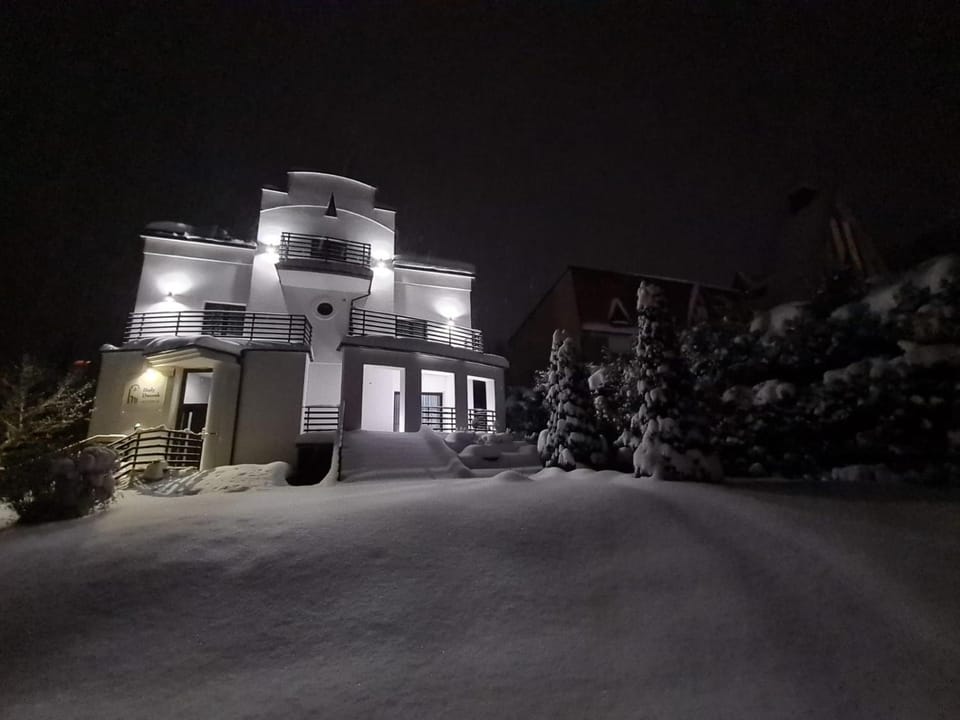 Property building, Facade/entrance, Winter