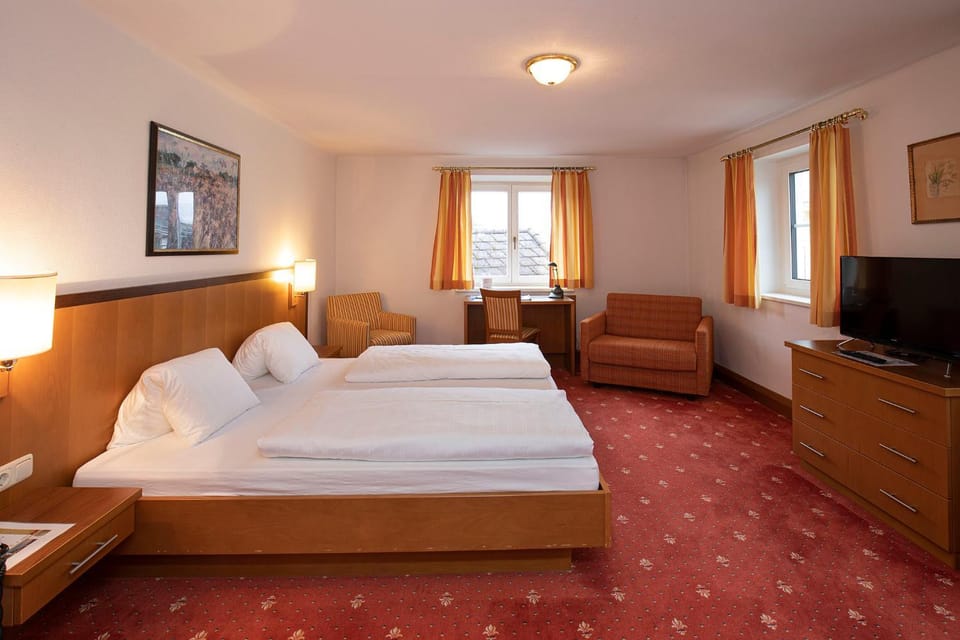 Keramikhotel Goldener Brunnen Hotel in Upper Austria