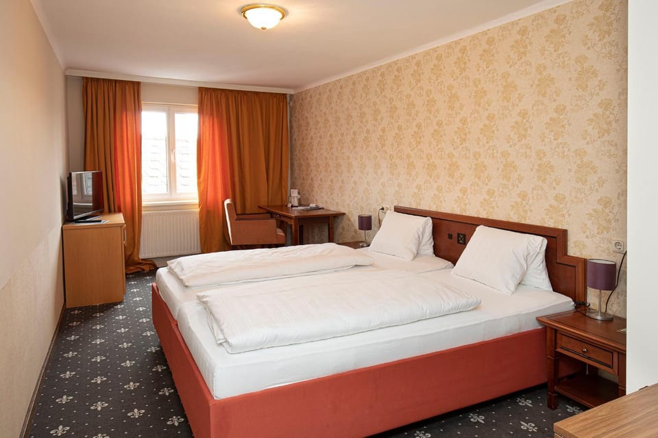 Keramikhotel Goldener Brunnen Hotel in Upper Austria