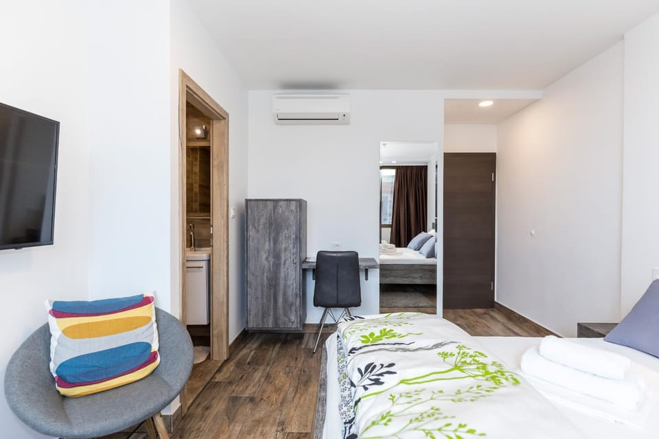 Apinelo Tower Rooms Bed and Breakfast in Split