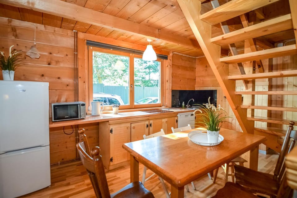 Kitchen or kitchenette, Dining area, minibar, stove