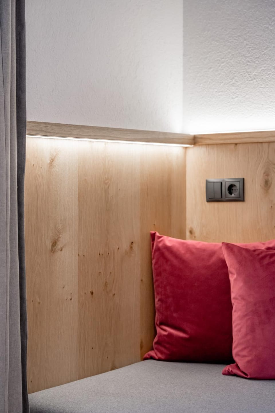 Photo of the whole room, Decorative detail