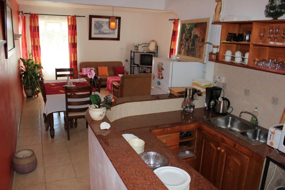 Kitchen or kitchenette, Living room