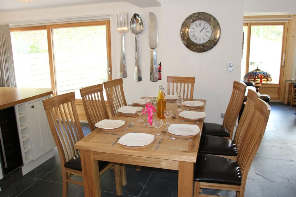 Kitchen or kitchenette, Food and drinks