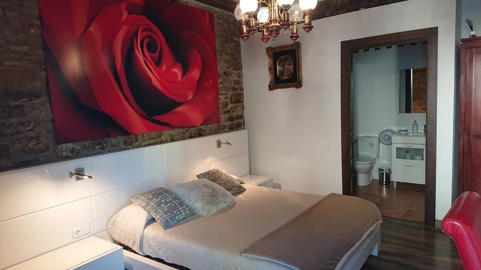 Bed, Photo of the whole room