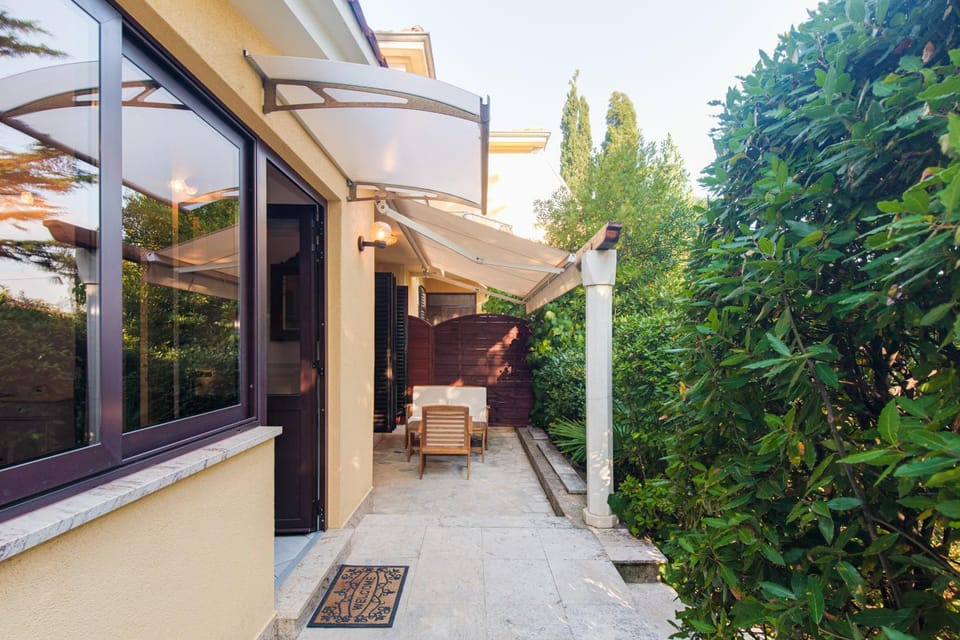 Property building, Garden, View (from property/room), Balcony/Terrace, Garden view