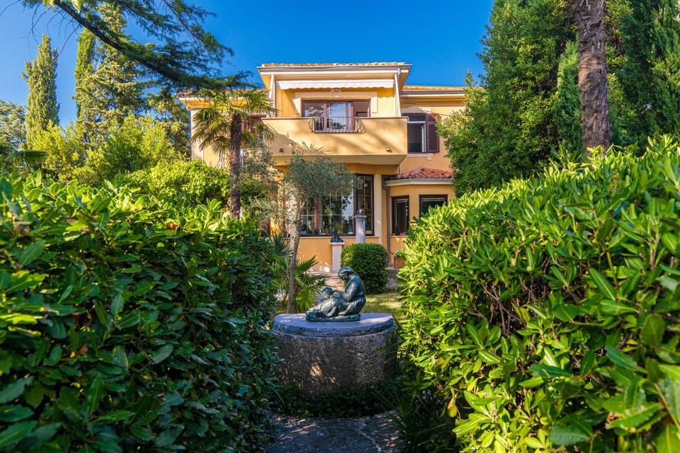 Property building, Garden
