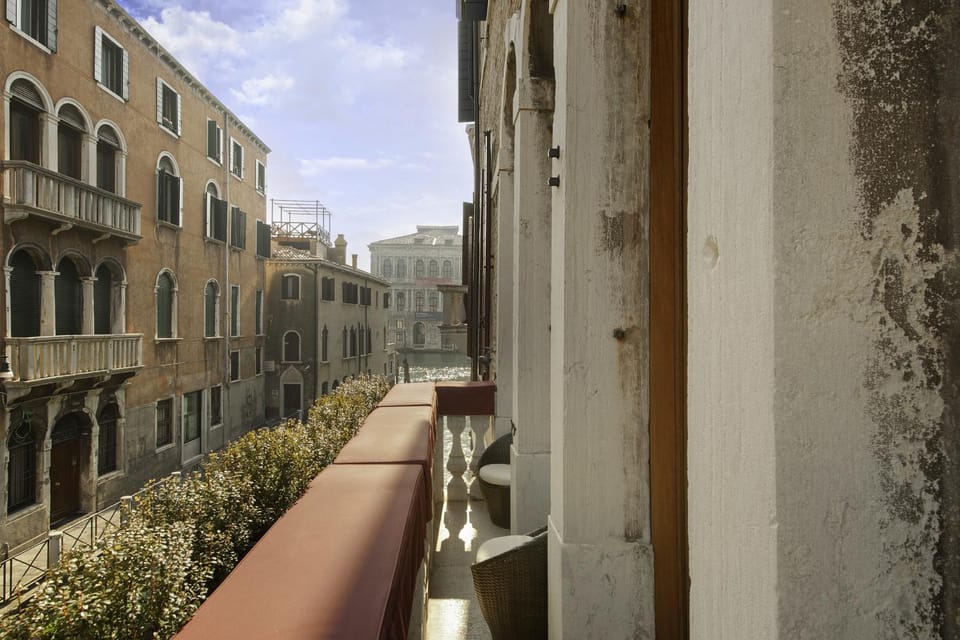 Day, Balcony/Terrace, Street view