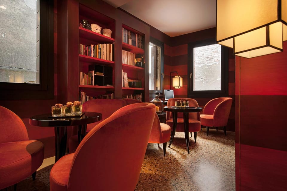 Communal lounge/ TV room