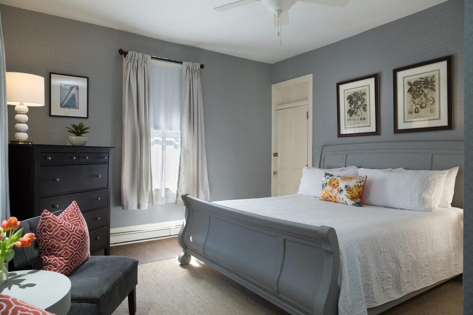 Bed, Decorative detail, Seating area, Bedroom, fireplace, wardrobe, air conditioner