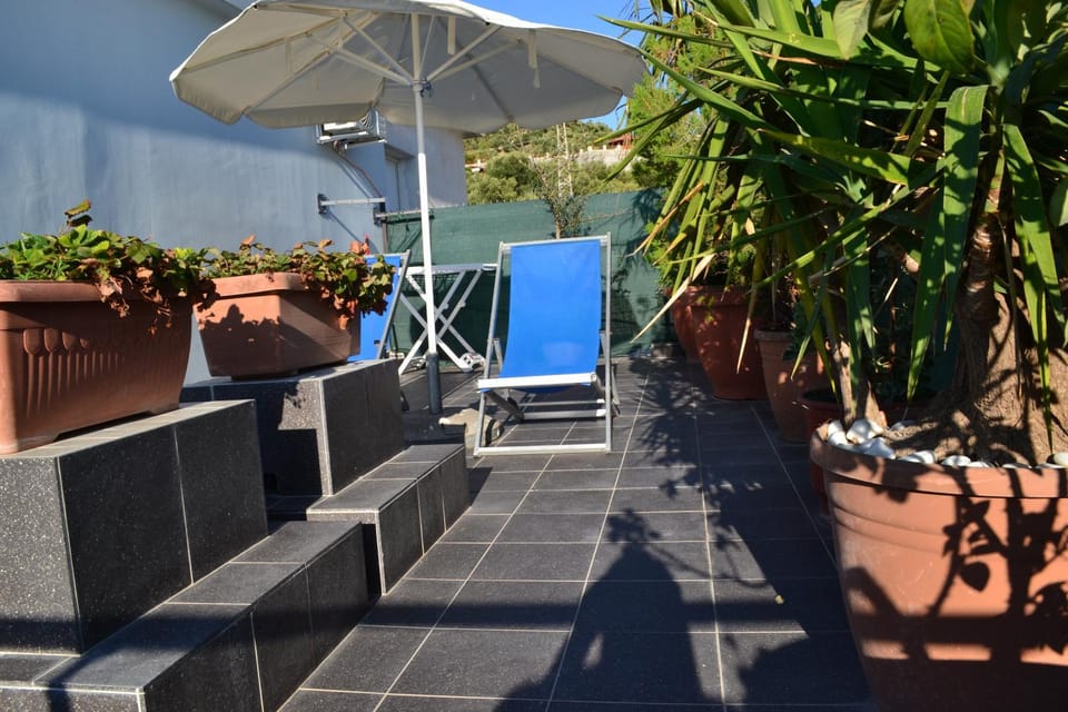 Seaview Penthouse Terrace & Private Garage Apartment in Vlorë