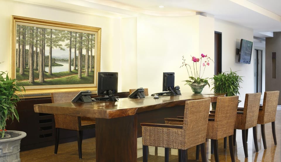Staff, Lobby or reception, Area and facilities