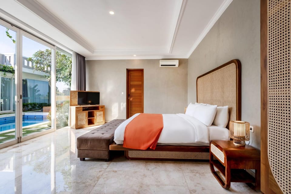 Bedroom, Pool view