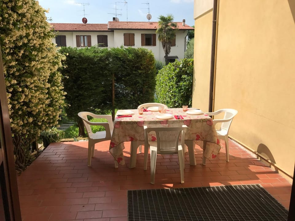 Property building, Balcony/Terrace, Garden view