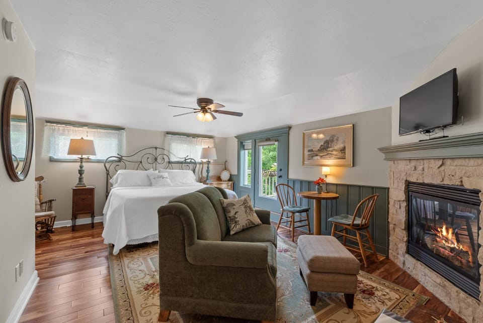 The Foxglove Inn Bed and Breakfast in Sturgeon Bay