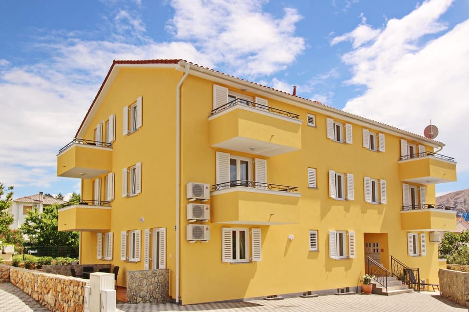 House Gorica 2 - underground level apartments Bed and Breakfast in Lika-Senj County