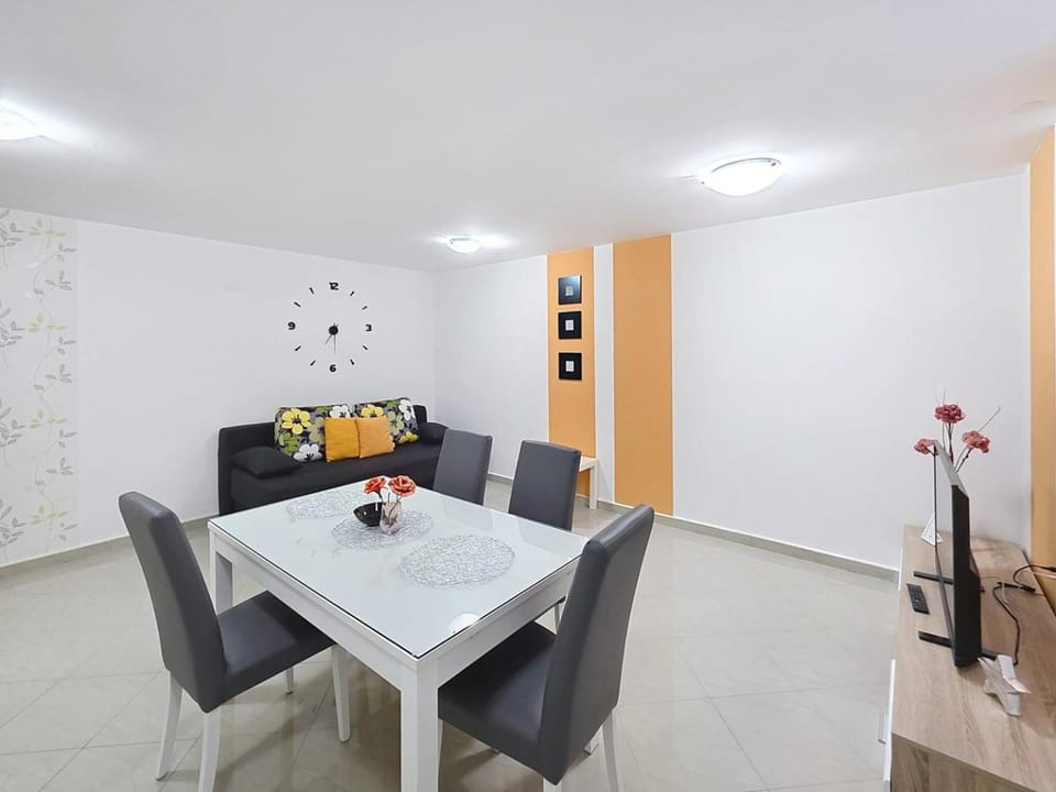 Living room, Dining area, air conditioner