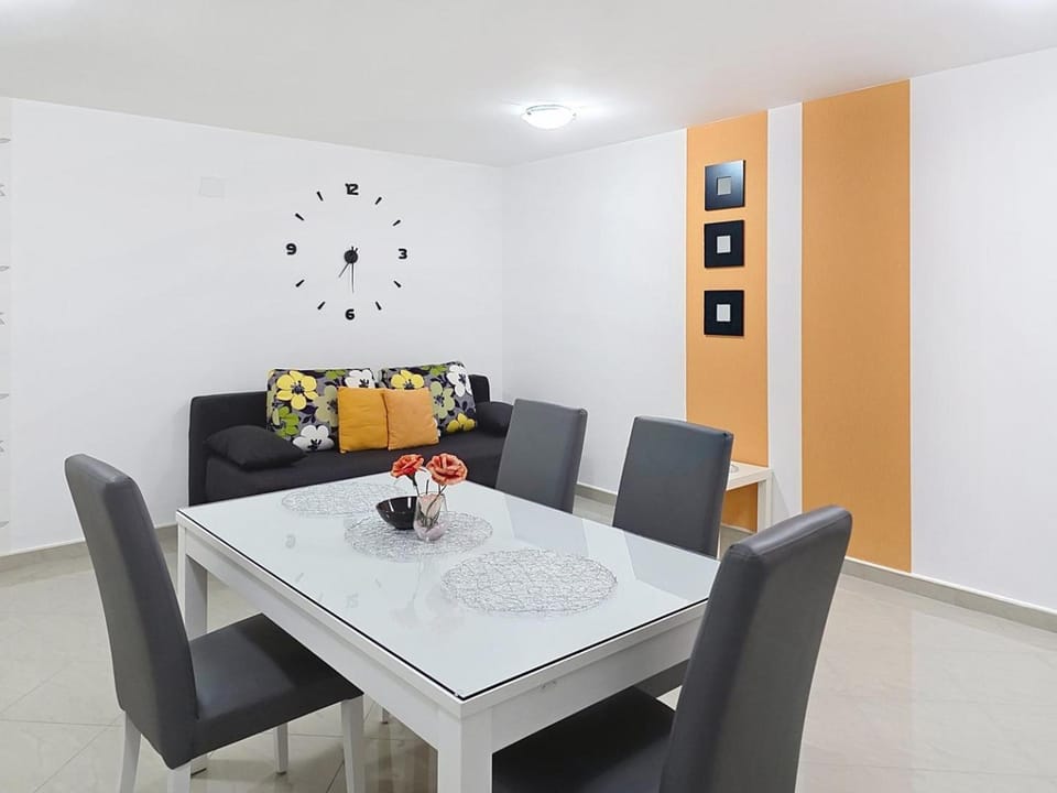 Living room, Dining area, air conditioner