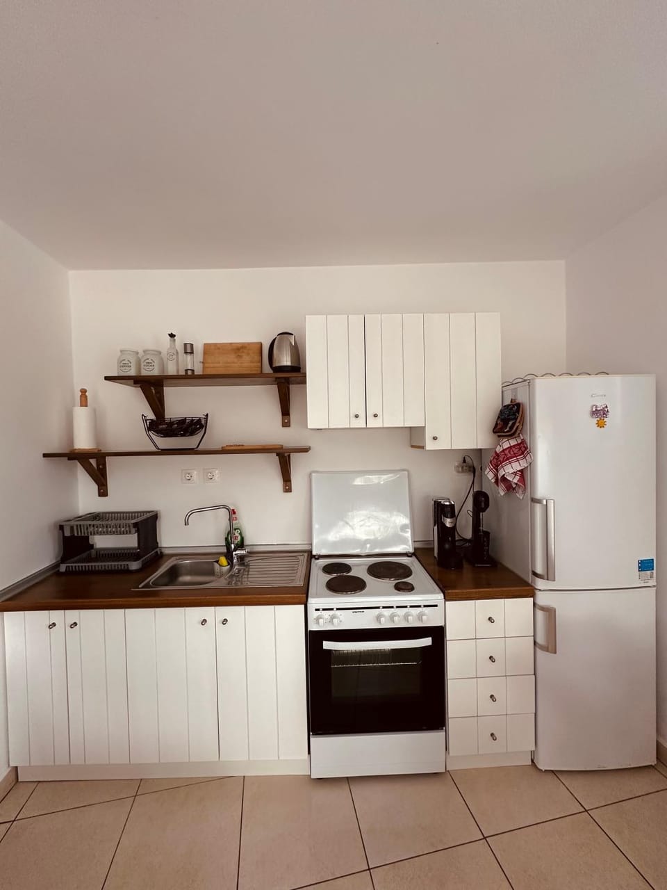 Kitchen or kitchenette, oven, stove
