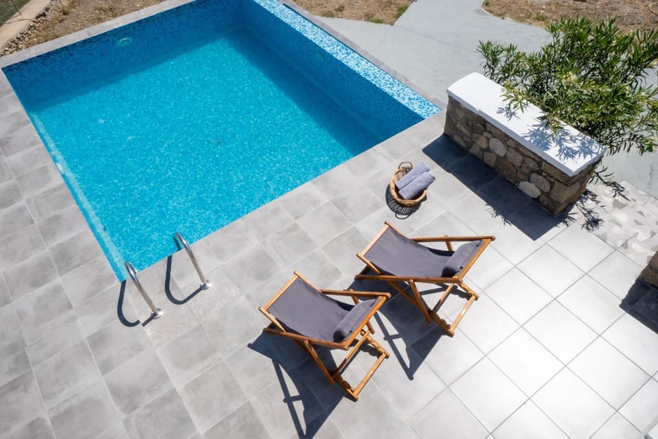 Pool view, Swimming pool, sunbed