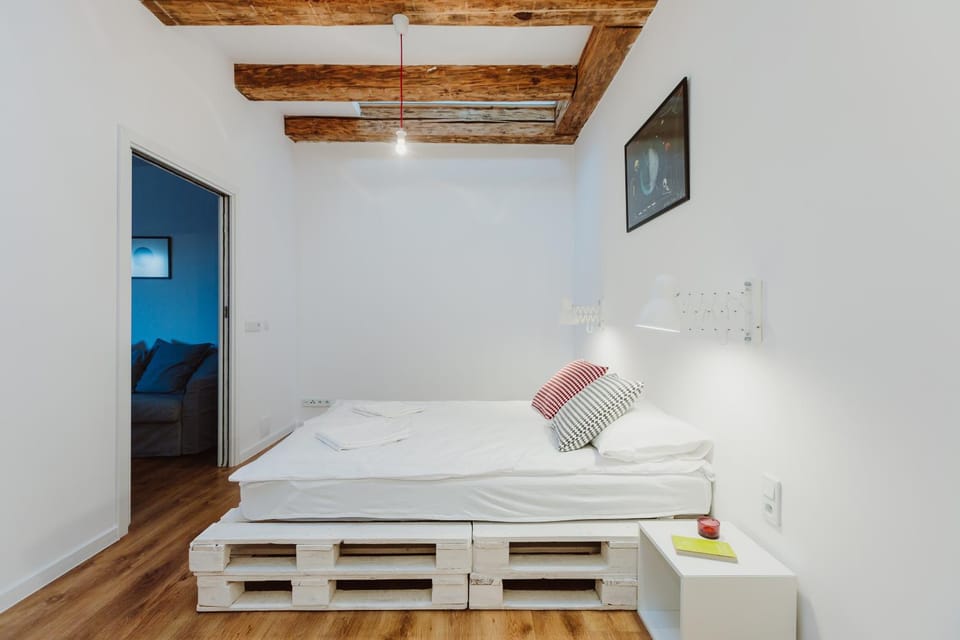 Bed, Other, Photo of the whole room, Decorative detail