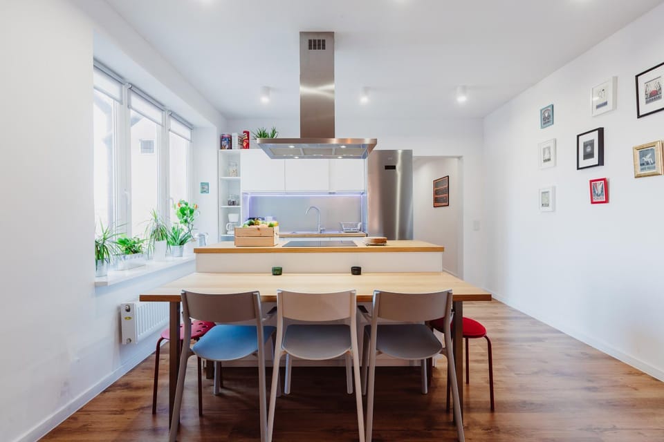 Kitchen or kitchenette, Decorative detail, Dining area, oven, stove, kitchen