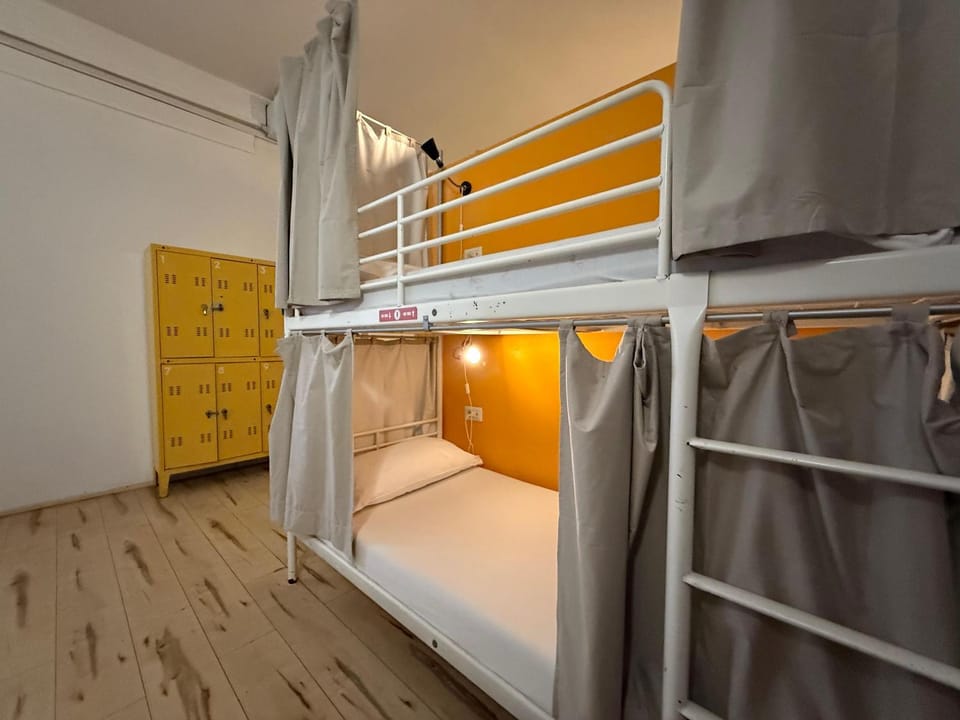 Bedroom, bunk bed