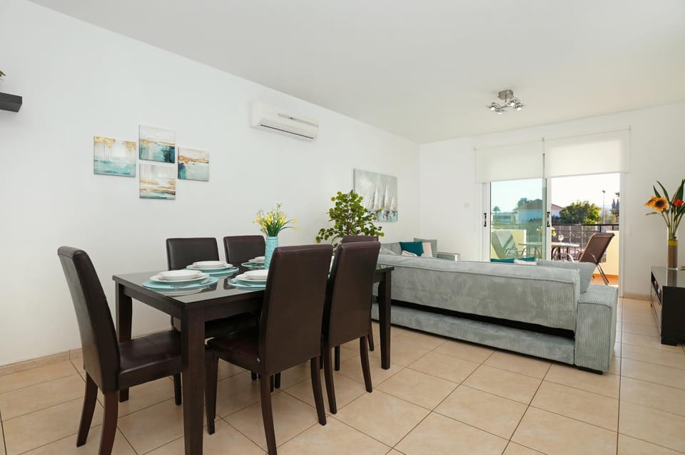 Living room, Dining area, air conditioner