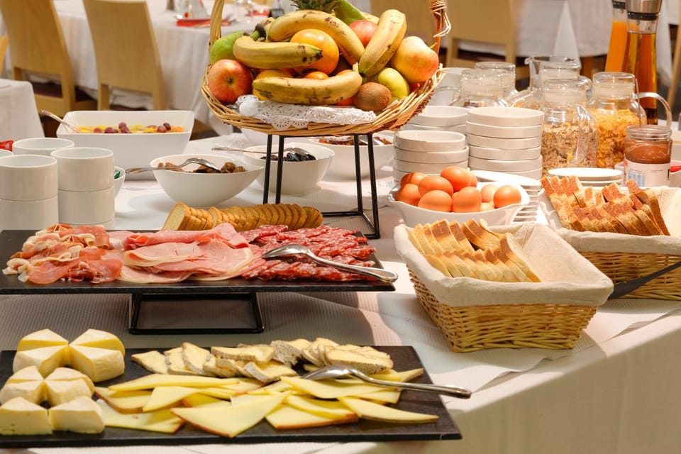 Restaurant/places to eat, Buffet breakfast