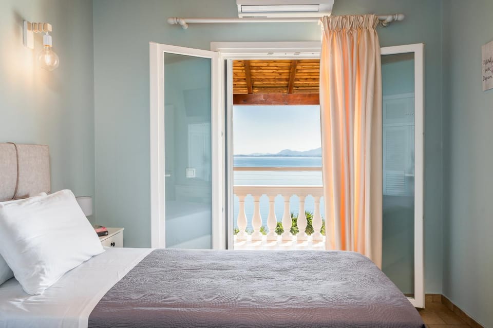 Bed, Bedroom, Sea view