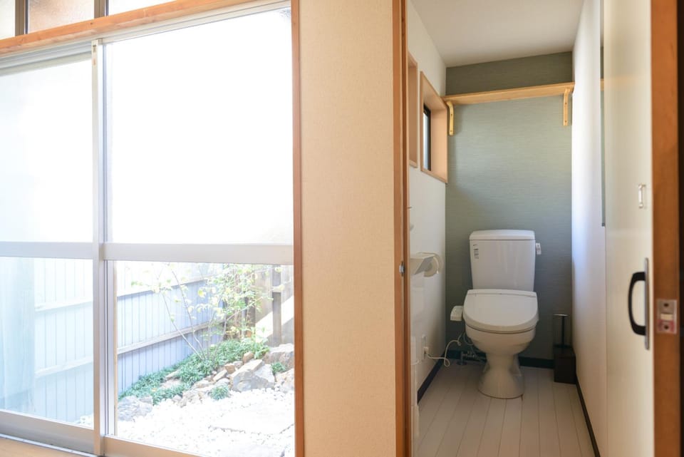 Toilet, Garden