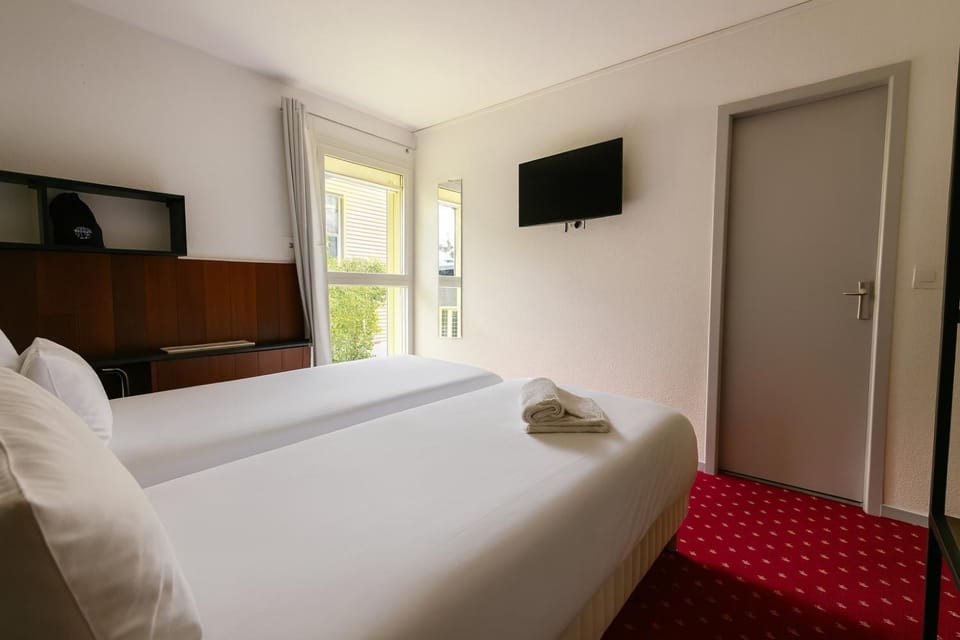 Communal lounge/ TV room, Bed, TV and multimedia, Photo of the whole room, Bedroom, towels, wardrobe