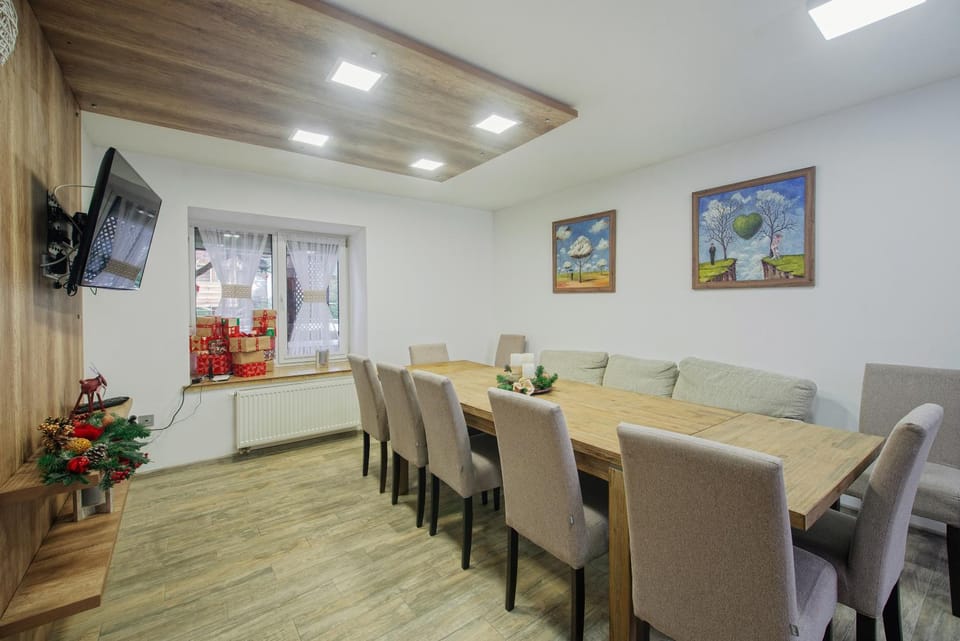 Communal lounge/ TV room, Living room, Dining area