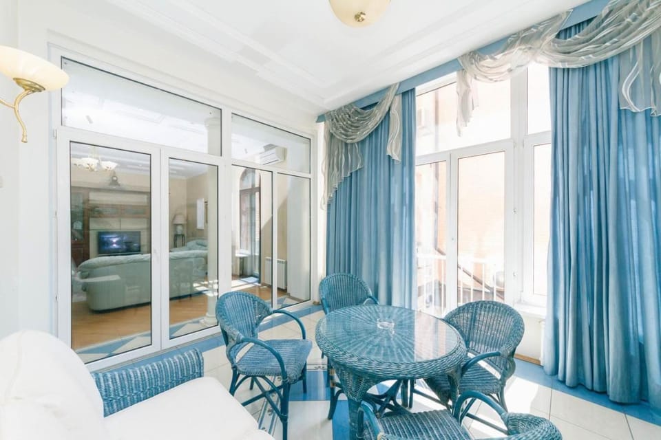Patio, Balcony/Terrace, Seating area