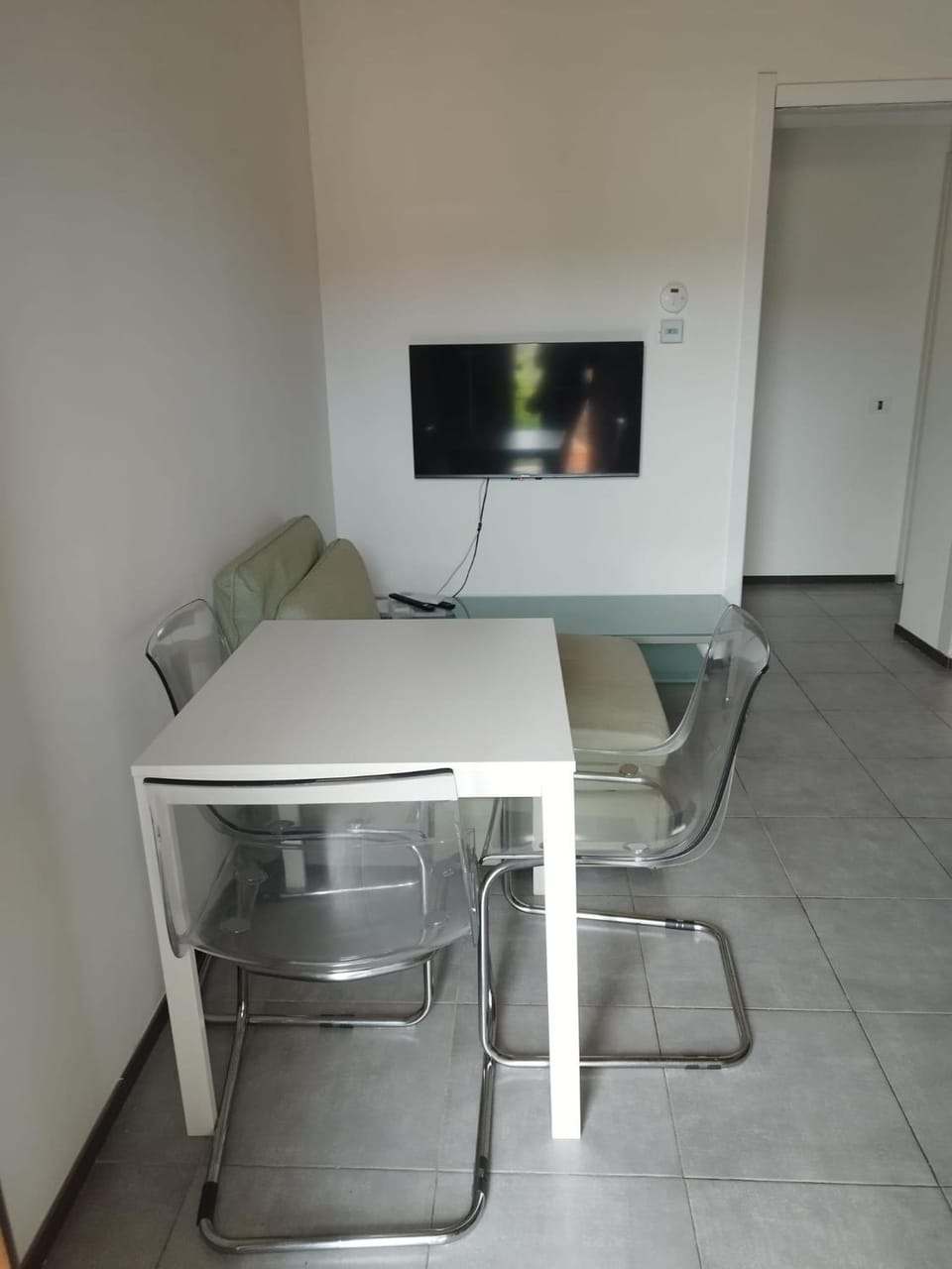 Communal lounge/ TV room, TV and multimedia, Living room, Seating area, Dining area