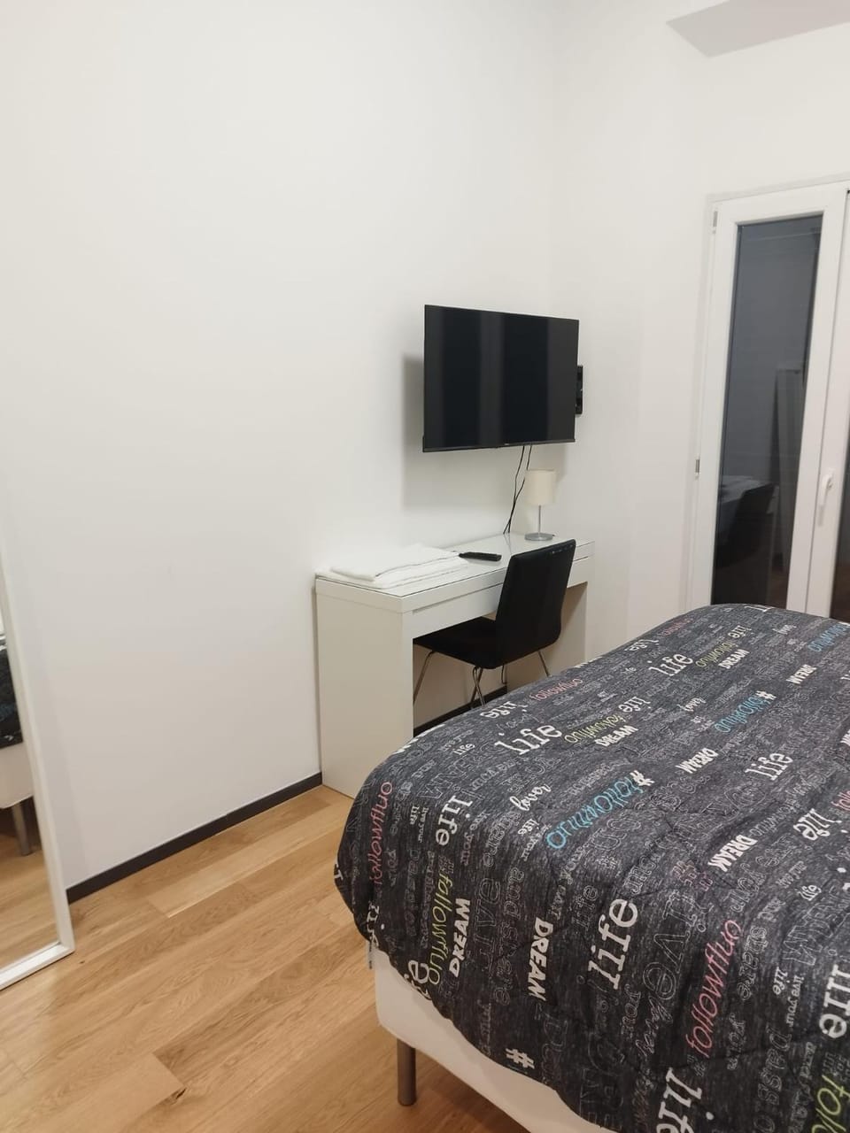 Communal lounge/ TV room, Bed, TV and multimedia, Photo of the whole room, Evening entertainment, Bedroom