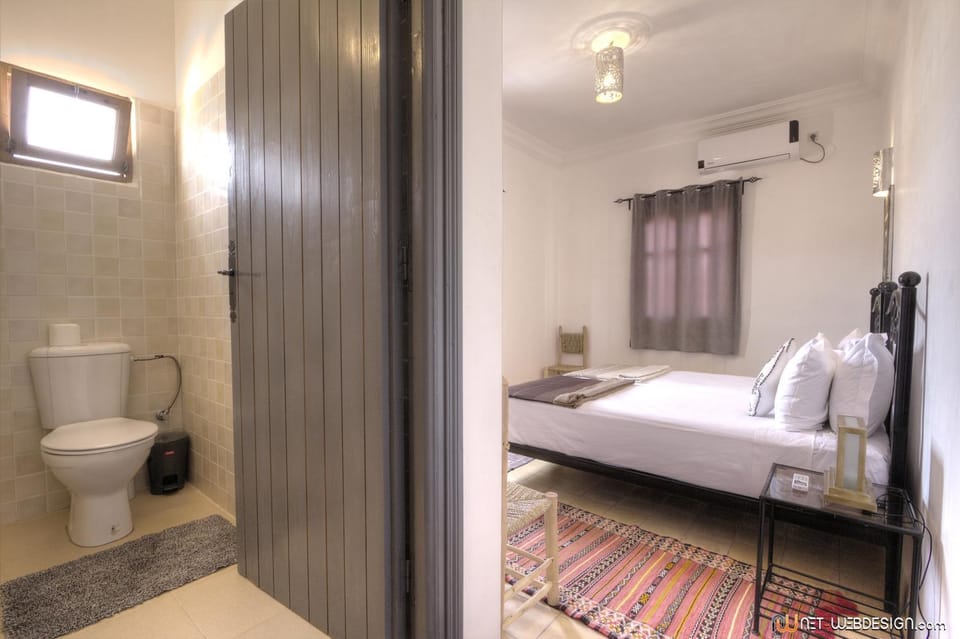 Bathroom, Photo of the whole room, bidet