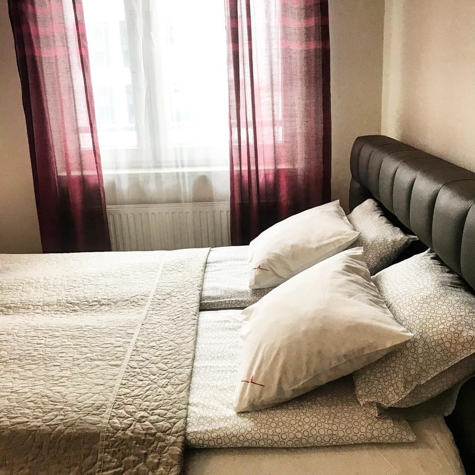 Bed, Photo of the whole room, Decorative detail, Bedroom