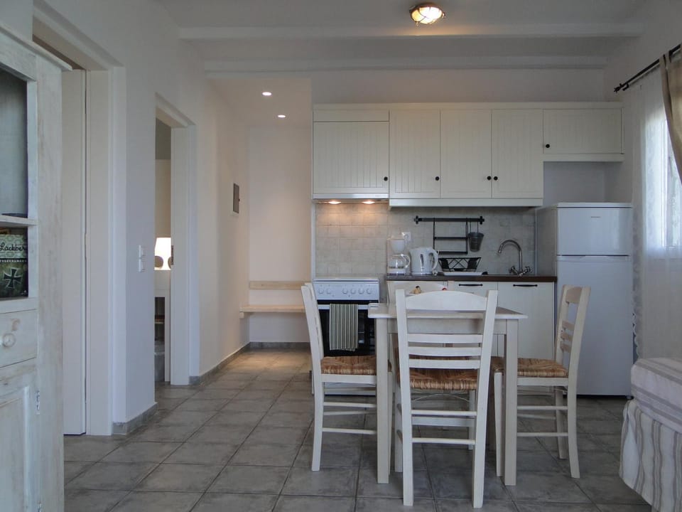 Kitchen or kitchenette, Dining area, oven, stove, kitchen
