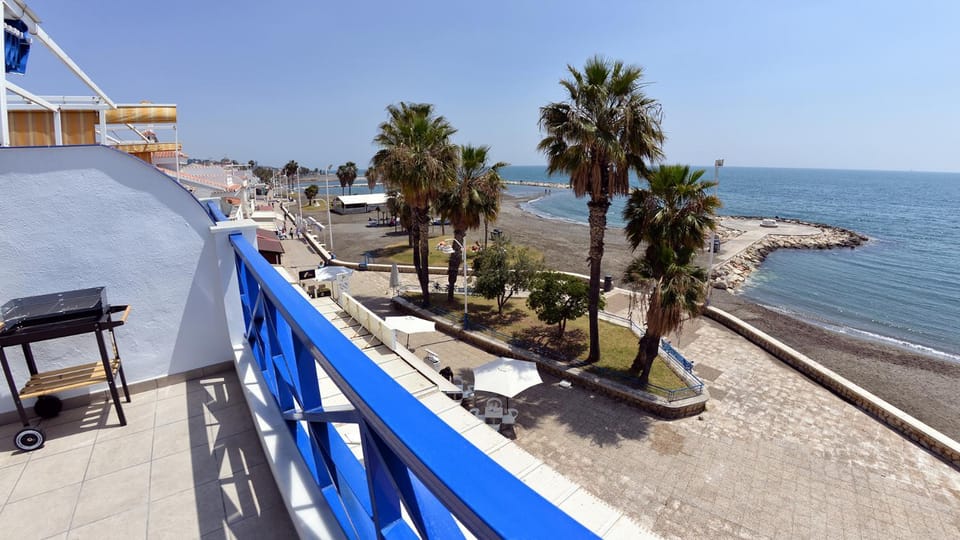 View (from property/room), Balcony/Terrace, Beach, Sea view, Street view