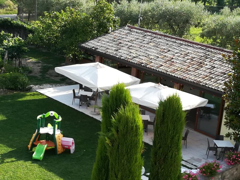 Garden, Breakfast