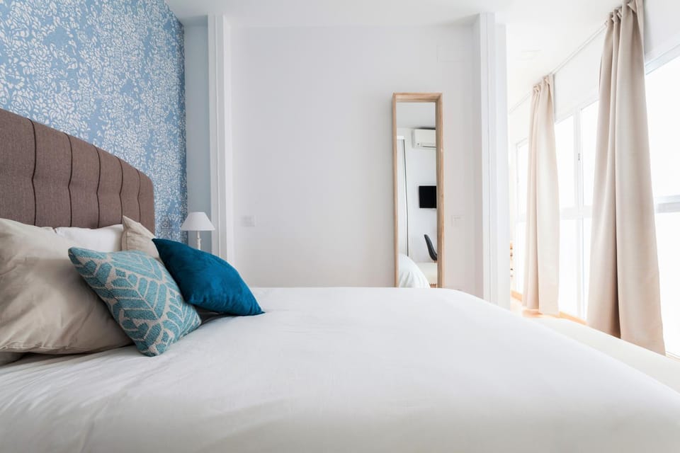 Hostly Acetres 1B-2B Center-Fibre-Conmunal terrace-Parking Optional Apartment in Seville